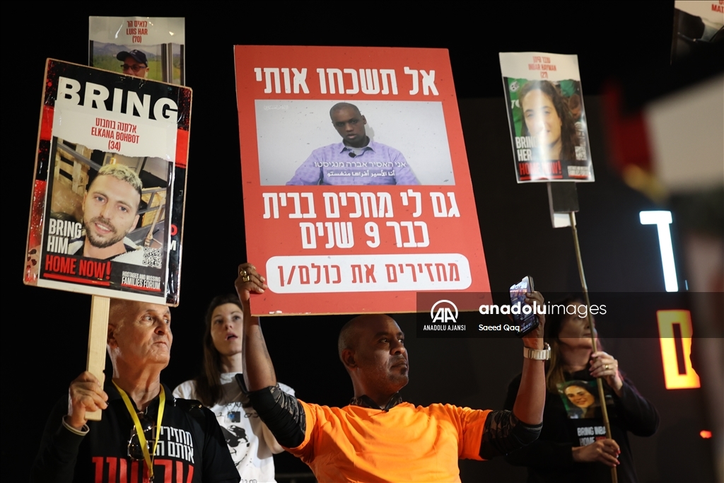 Gazze'deki İsrailli esirlerin yakınları Tel Aviv'de gösteri düzenledi