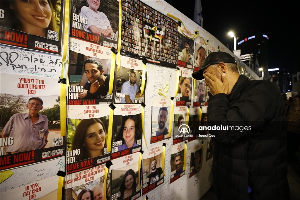 Gazze'deki İsrailli esirlerin yakınları Tel Aviv'de gösteri düzenledi