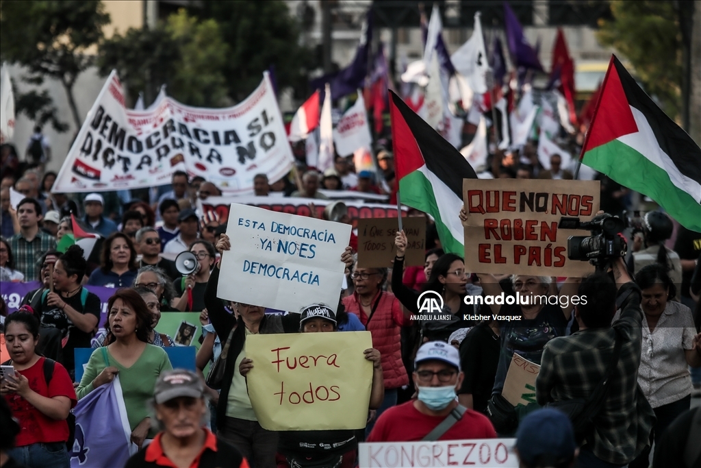 Peru'da hükümet karşıtı gösteri