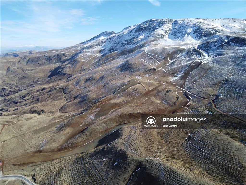 Elazığ'da göl manzaralı kayak merkezi yeni sezon için gün sayıyor