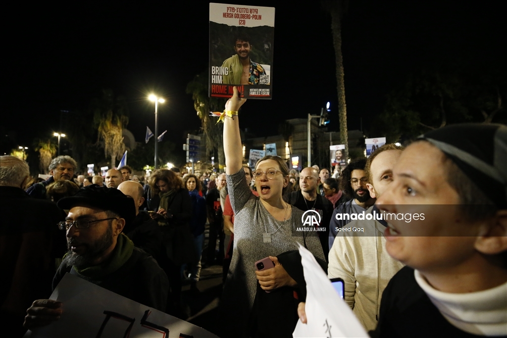 Gazze'deki İsrailli esirlerin yakınları Tel Aviv'de gösteri düzenledi