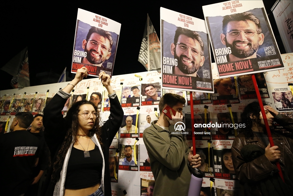 Gazze'deki İsrailli esirlerin yakınları Tel Aviv'de gösteri düzenledi