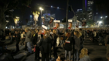Gazze'deki İsrailli esirlerin yakınları Tel Aviv'de gösteri düzenledi