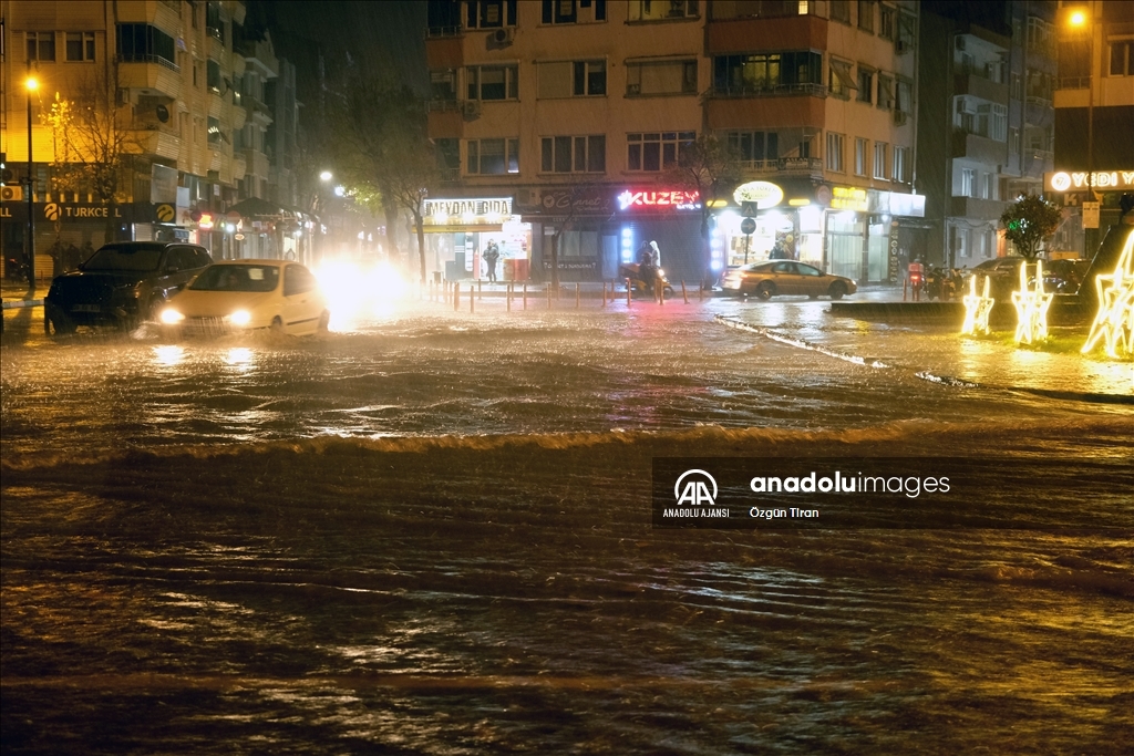 Trakya'da şiddetli sağanak etkili oluyor
