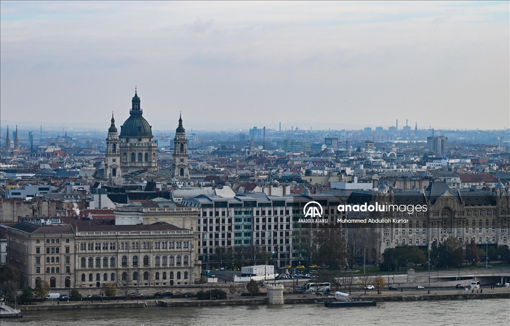 Macaristan'ın başkenti Budapeşte tarihi dokusuyla açık hava müzesi izlenimi sunuyor