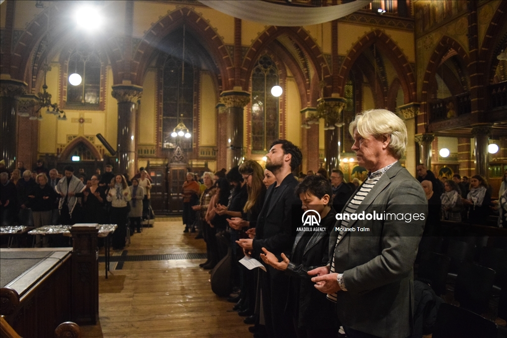 Представители разных религий собрались в церкви в Амстердаме в поддержку Газы