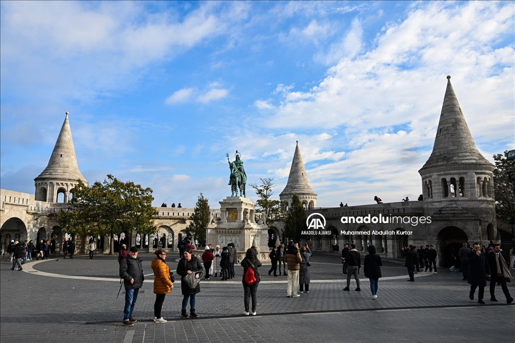Macaristan'ın başkenti Budapeşte tarihi dokusuyla açık hava müzesi izlenimi sunuyor