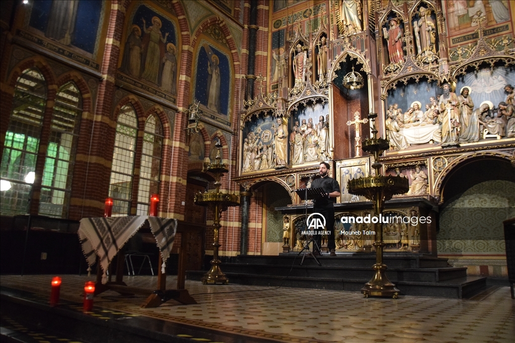 Представители разных религий собрались в церкви в Амстердаме в поддержку Газы