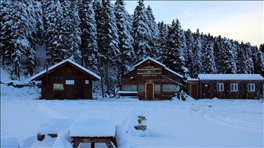 Sezon hazırlıkları tamamlanan Atabarı Kayak Merkezi'nde kar yağması bekleniyor