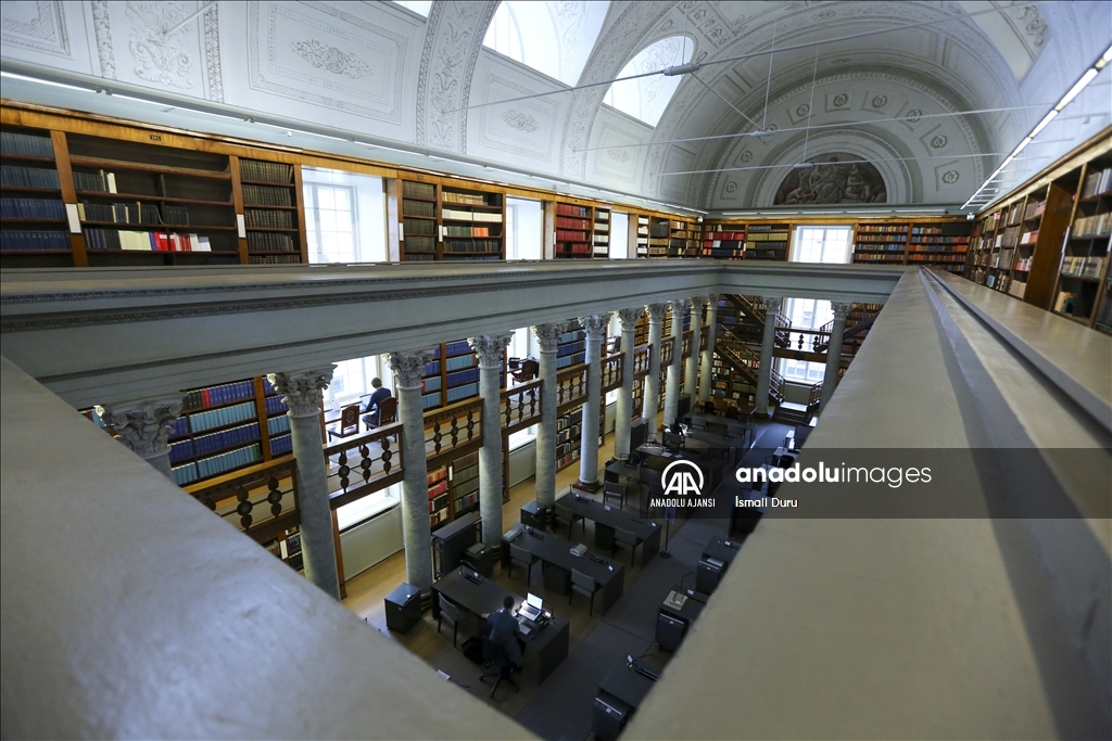 Finlandiya Ulusal Kütüphanesi, görkemli yapısı ve zengin içerikleriyle kültürel mirasa ev sahipliği yapıyor