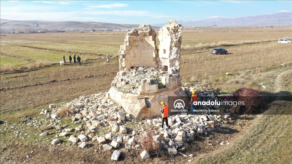 Van depremlerinde hasar gören Kara Yusuf Bey Kümbeti'nin restorasyonuna başlandı