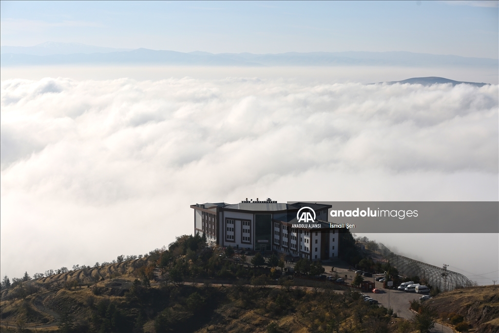Elazığ sis bulutuyla kaplandı