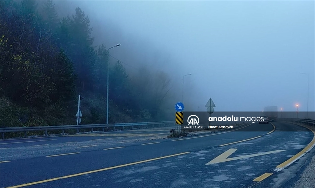 Bolu Dağı'nda sis etkili oldu