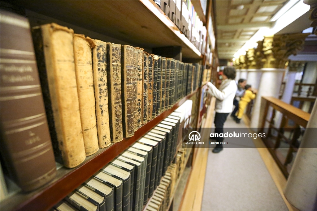 Finlandiya Ulusal Kütüphanesi, görkemli yapısı ve zengin içerikleriyle kültürel mirasa ev sahipliği yapıyor