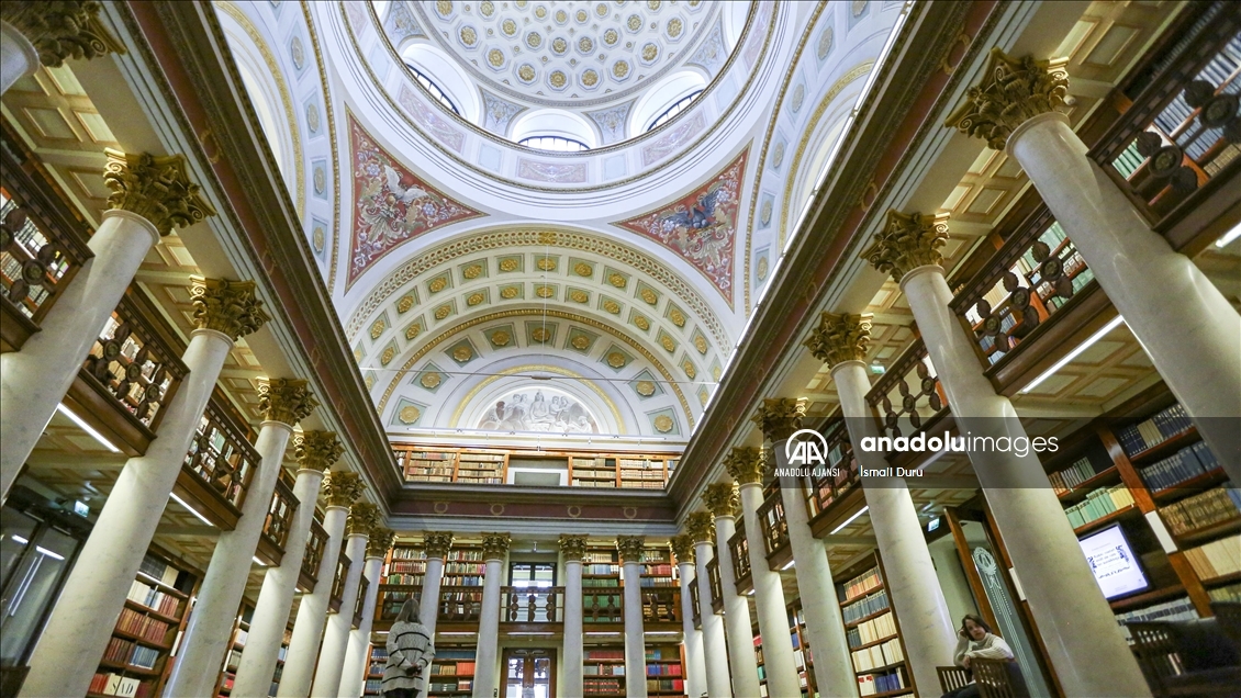 Finlandiya Ulusal Kütüphanesi, görkemli yapısı ve zengin içerikleriyle kültürel mirasa ev sahipliği yapıyor