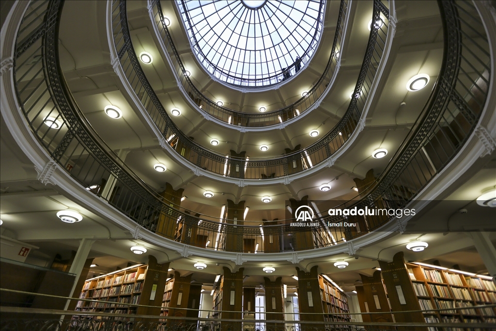Finlandiya Ulusal Kütüphanesi, görkemli yapısı ve zengin içerikleriyle kültürel mirasa ev sahipliği yapıyor