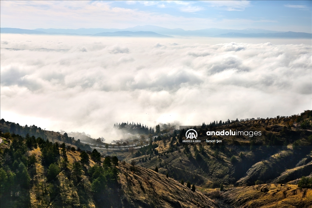 Elazığ sis bulutuyla kaplandı