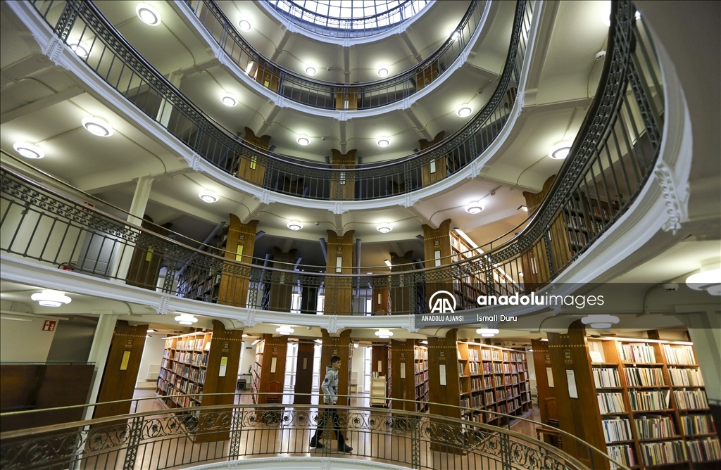 Finlandiya Ulusal Kütüphanesi, görkemli yapısı ve zengin içerikleriyle kültürel mirasa ev sahipliği yapıyor