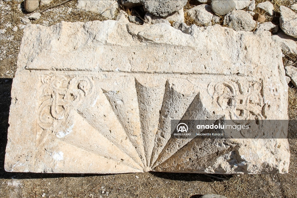 Van depremlerinde hasar gören Kara Yusuf Bey Kümbeti'nin restorasyonuna başlandı