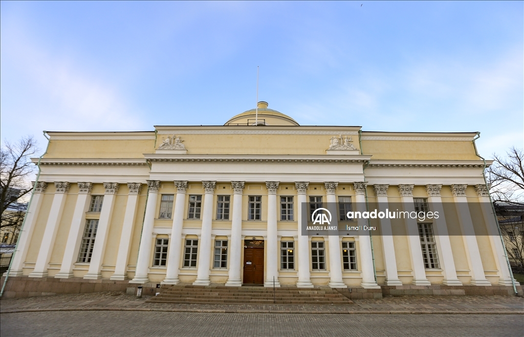 Finlandiya Ulusal Kütüphanesi, görkemli yapısı ve zengin içerikleriyle kültürel mirasa ev sahipliği yapıyor
