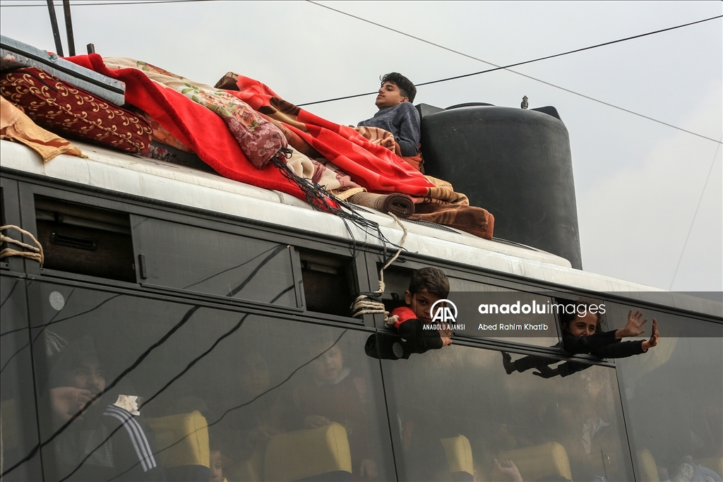 İsrail Saldırıları Nedeniyle Han Yunus Kentindeki Gazzeliler, Güvenli ...