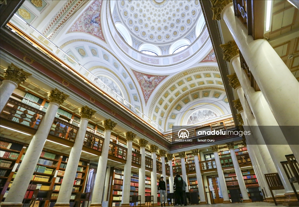 Finlandiya Ulusal Kütüphanesi, görkemli yapısı ve zengin içerikleriyle kültürel mirasa ev sahipliği yapıyor