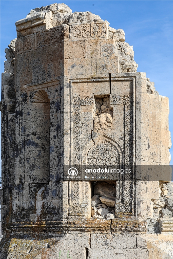 Van depremlerinde hasar gören Kara Yusuf Bey Kümbeti'nin restorasyonuna başlandı