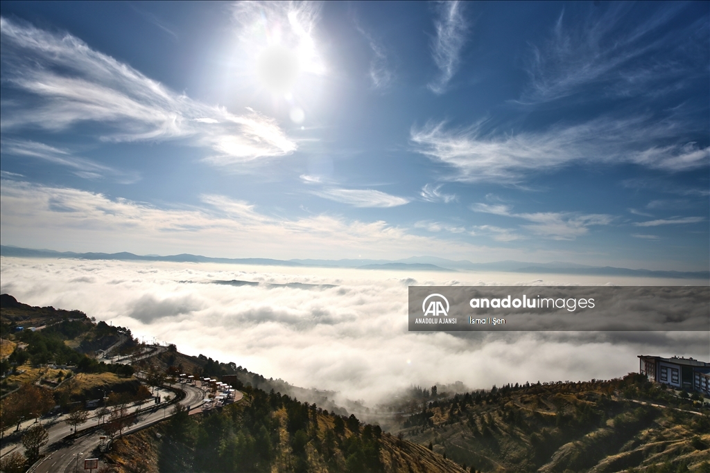 Elazığ sis bulutuyla kaplandı