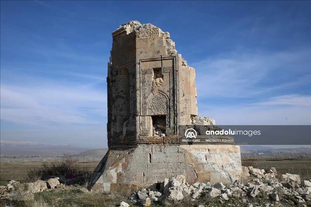 Van depremlerinde hasar gören Kara Yusuf Bey Kümbeti'nin restorasyonuna başlandı