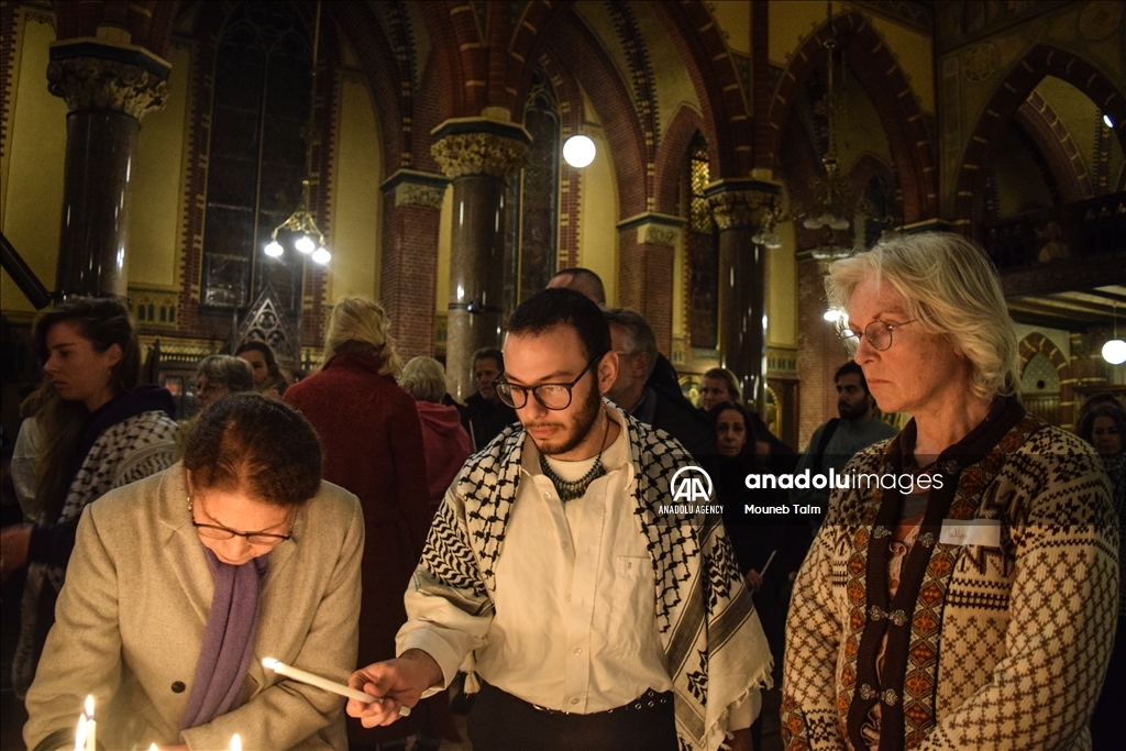 Представители разных религий собрались в церкви в Амстердаме в поддержку Газы