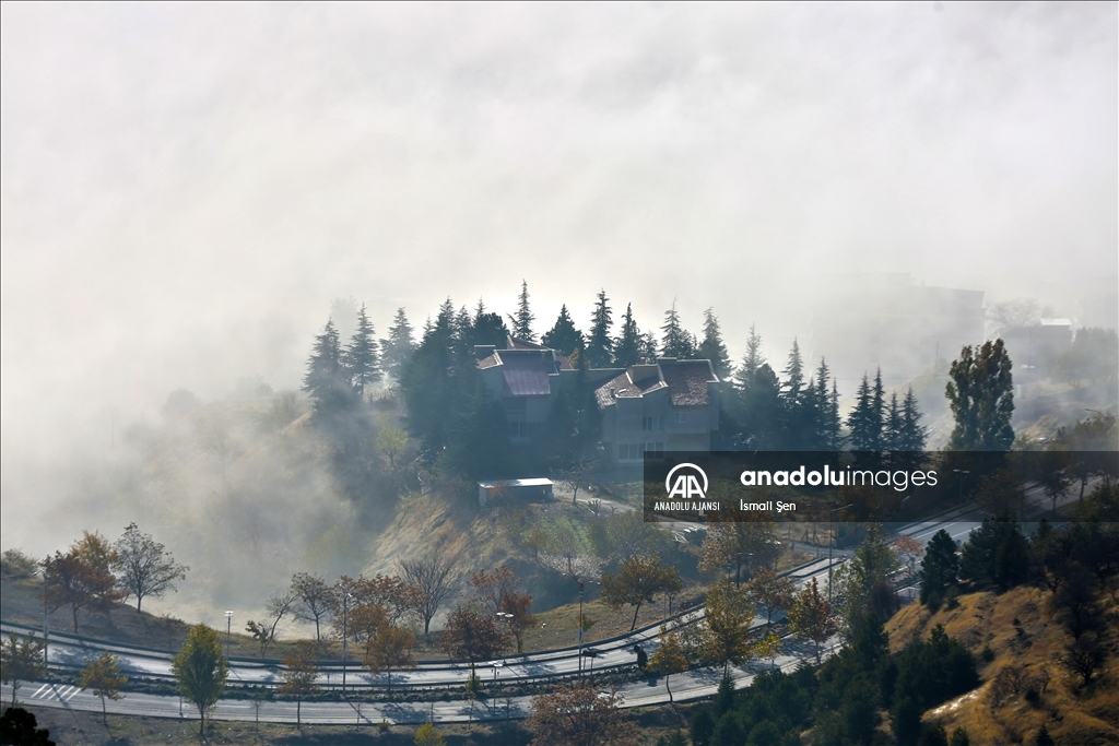 Elazığ sis bulutuyla kaplandı