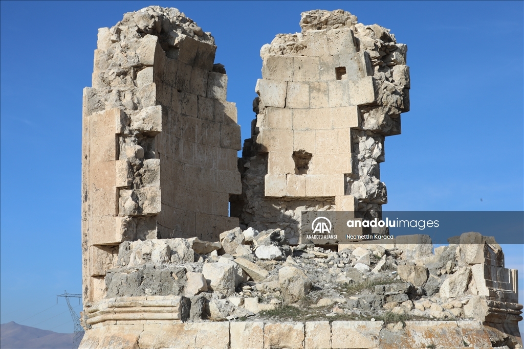 Van depremlerinde hasar gören Kara Yusuf Bey Kümbeti'nin restorasyonuna başlandı