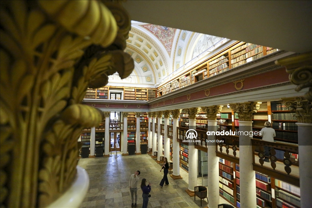 Finlandiya Ulusal Kütüphanesi, görkemli yapısı ve zengin içerikleriyle kültürel mirasa ev sahipliği yapıyor