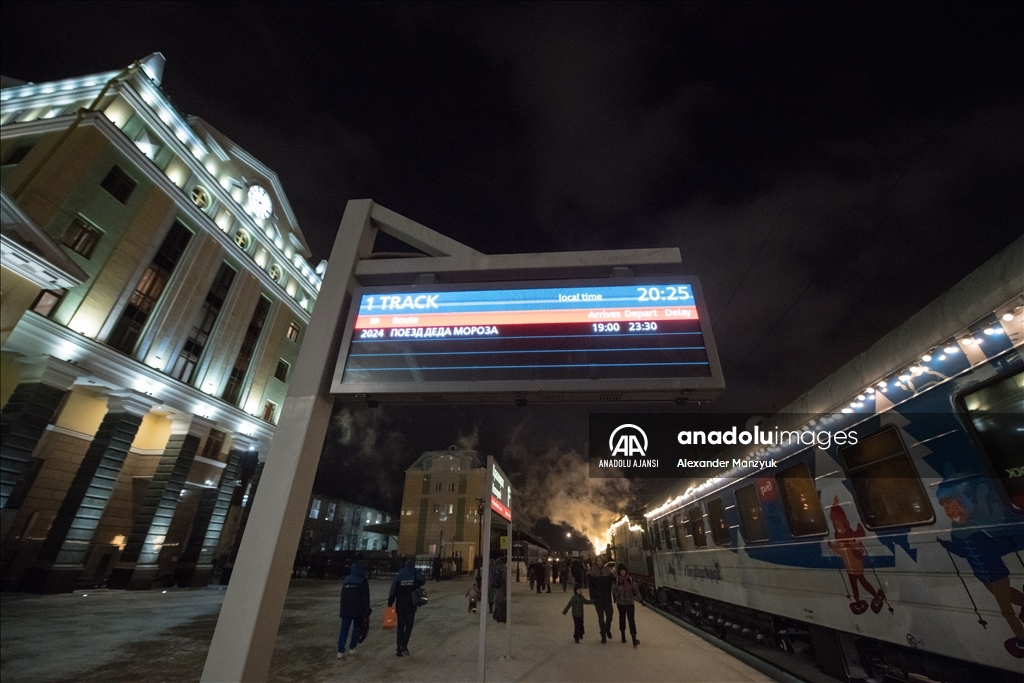 Rusya'da Ded Moroz (Noel Baba) Treni Noel öncesi ziyaretçilerini ağırlıyor