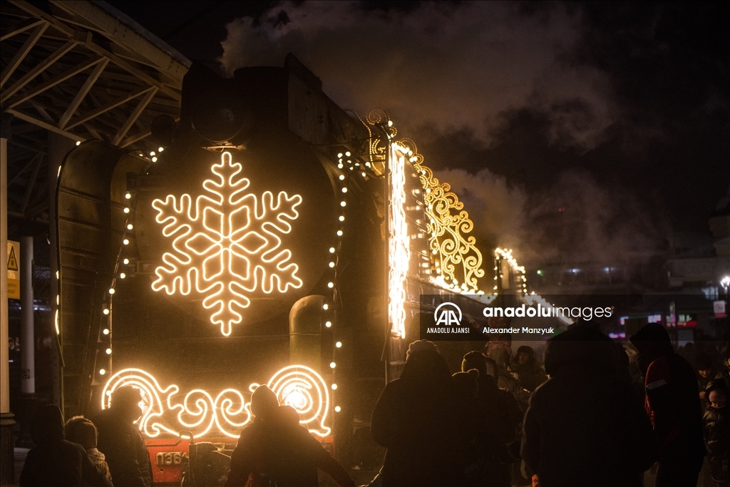 Rusya'da Ded Moroz (Noel Baba) Treni Noel öncesi ziyaretçilerini ağırlıyor