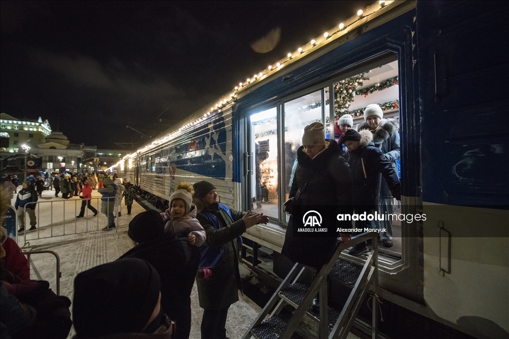 Rusya'da Ded Moroz (Noel Baba) Treni Noel öncesi ziyaretçilerini ağırlıyor
