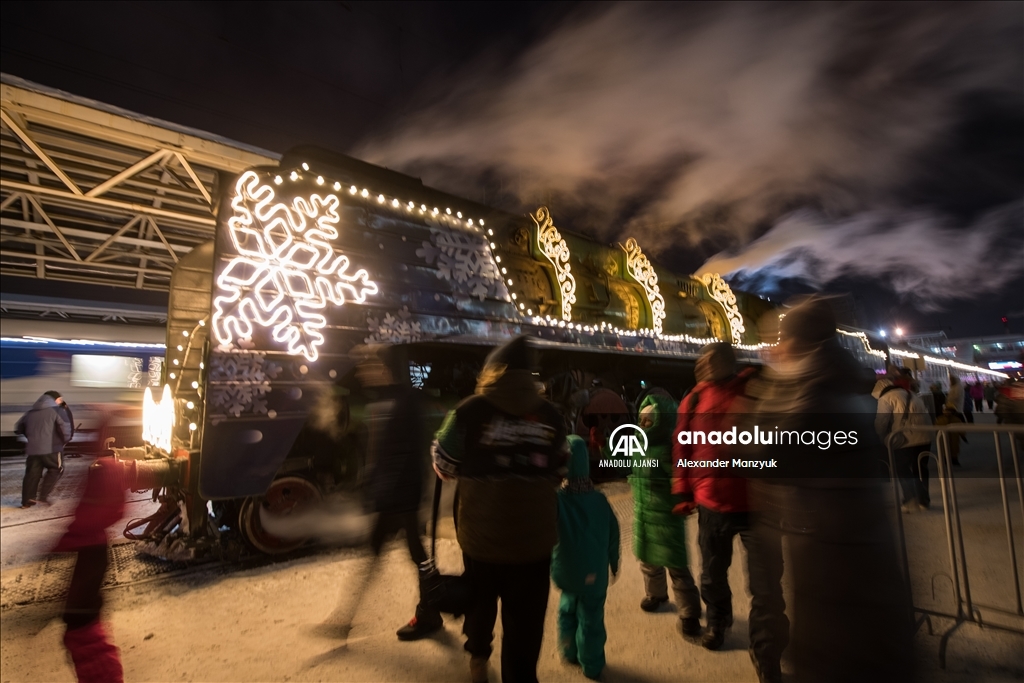 Rusya'da Ded Moroz (Noel Baba) Treni Noel öncesi ziyaretçilerini ağırlıyor