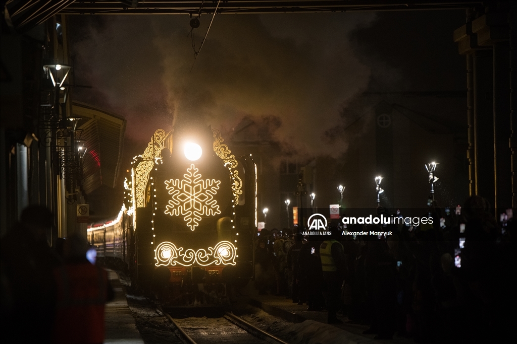 Rusya'da Ded Moroz (Noel Baba) Treni Noel öncesi ziyaretçilerini ağırlıyor