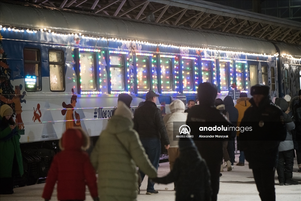 Rusya'da Ded Moroz (Noel Baba) Treni Noel öncesi ziyaretçilerini ağırlıyor