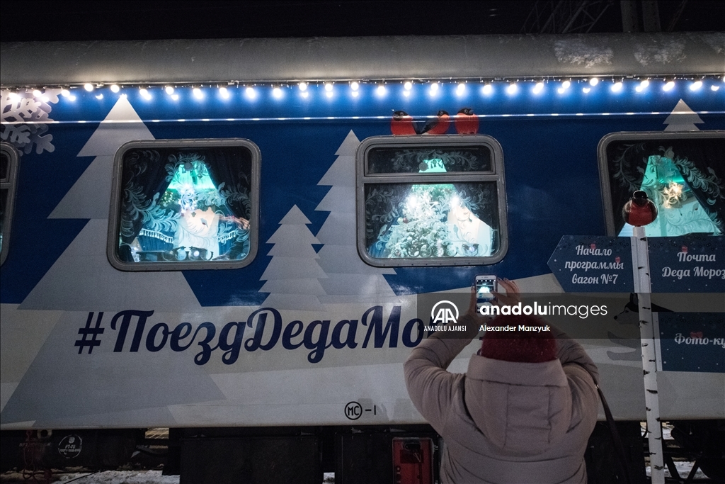 Rusya'da Ded Moroz (Noel Baba) Treni Noel öncesi ziyaretçilerini ağırlıyor