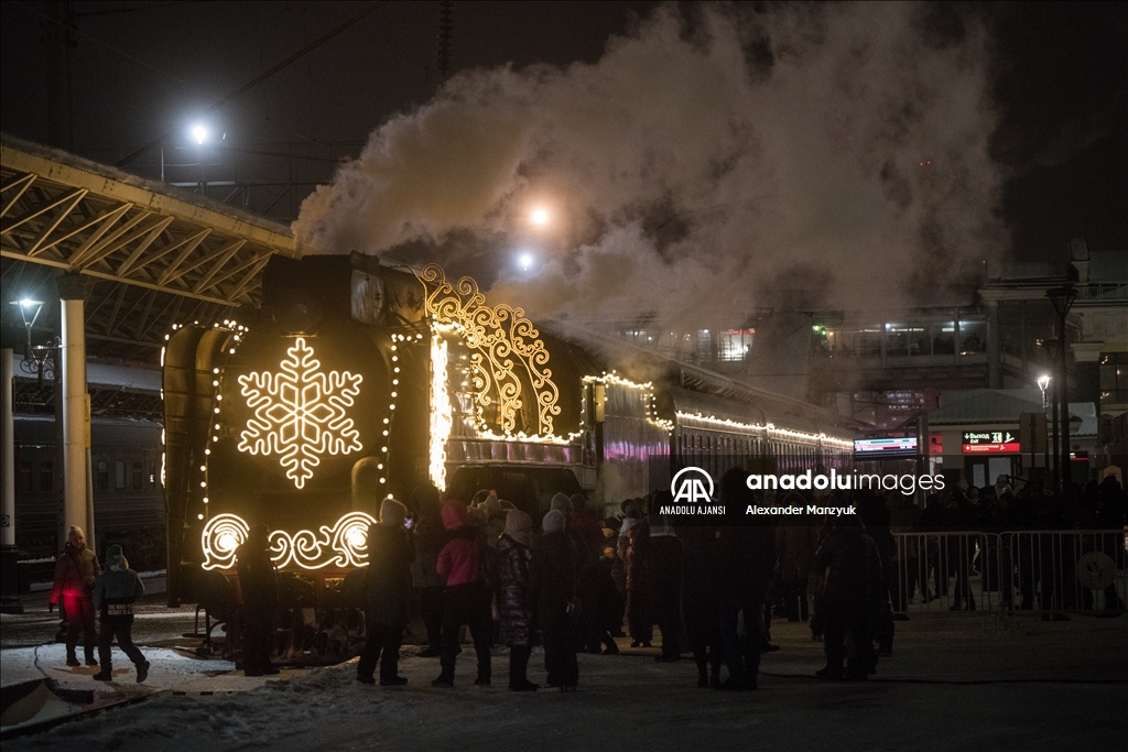 Rusya'da Ded Moroz (Noel Baba) Treni Noel öncesi ziyaretçilerini ağırlıyor