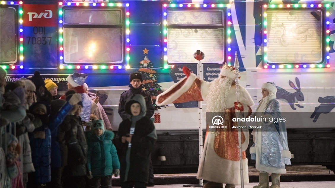 Rusya'da Ded Moroz (Noel Baba) Treni Noel öncesi ziyaretçilerini ağırlıyor