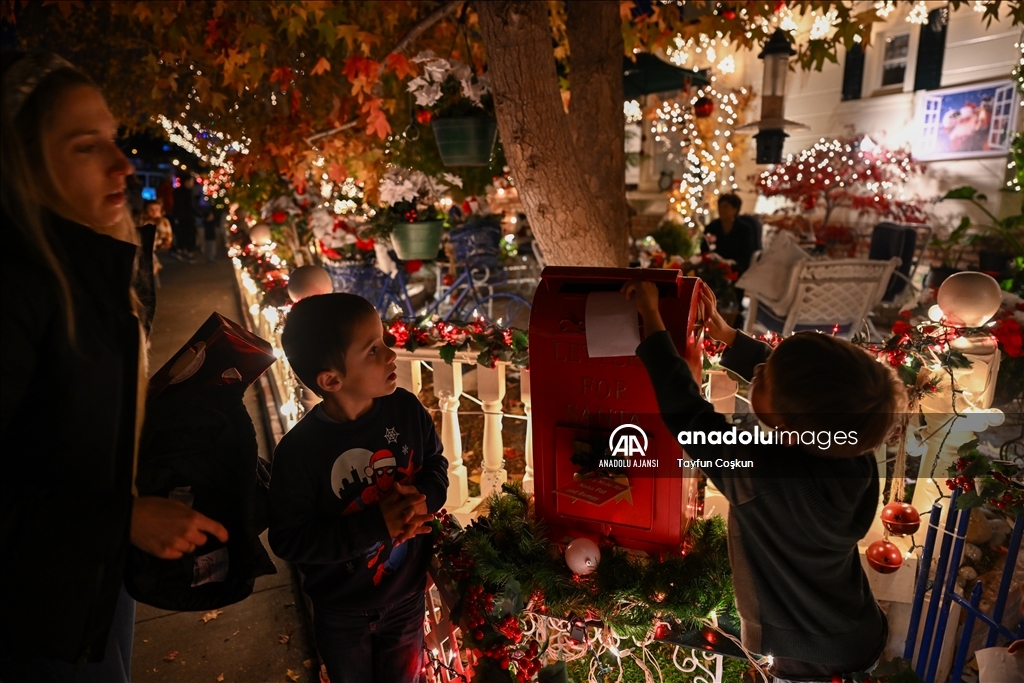 ABD'nin San Carlos kenti Noel süslemeleri ve ışıklarıyla donatıldı