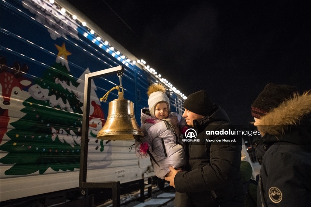 Rusya'da Ded Moroz (Noel Baba) Treni Noel öncesi ziyaretçilerini ağırlıyor