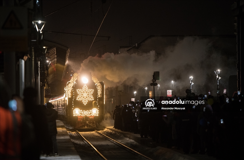 Rusya'da Ded Moroz (Noel Baba) Treni Noel öncesi ziyaretçilerini ağırlıyor