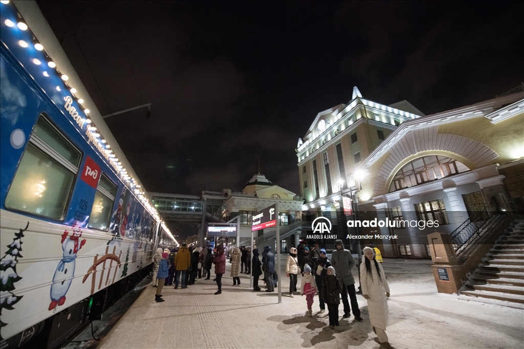 Rusya'da Ded Moroz (Noel Baba) Treni Noel öncesi ziyaretçilerini ağırlıyor