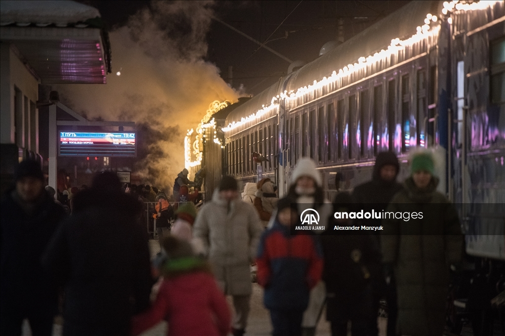 Rusya'da Ded Moroz (Noel Baba) Treni Noel öncesi ziyaretçilerini ağırlıyor