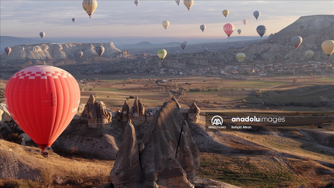 Kapadokya'da 36 yıl önce 5 kişinin uçuşuyla başlayan sıcak hava balonculuğu turizmin lokomotifi oldu