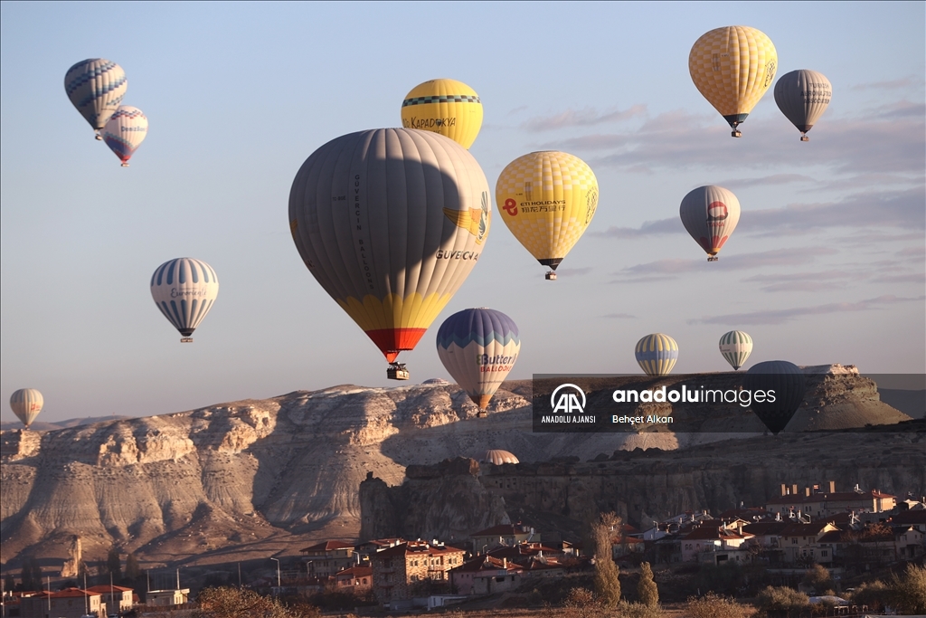 Kapadokya'da 36 yıl önce 5 kişinin uçuşuyla başlayan sıcak hava balonculuğu turizmin lokomotifi oldu