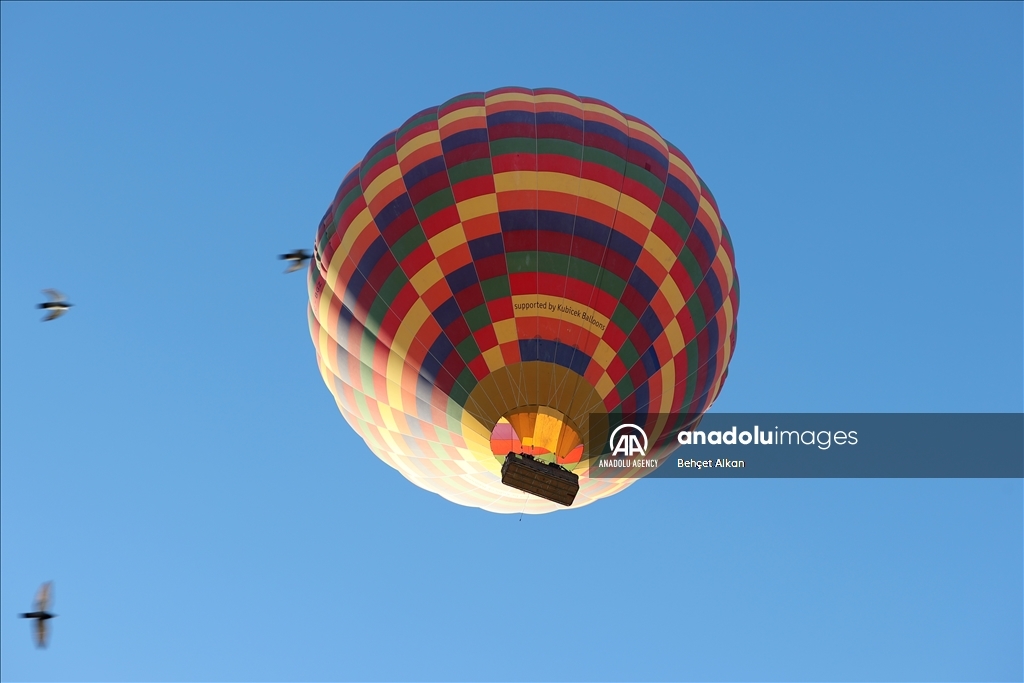 Hot air balloons in Turkiye's Cappadocia